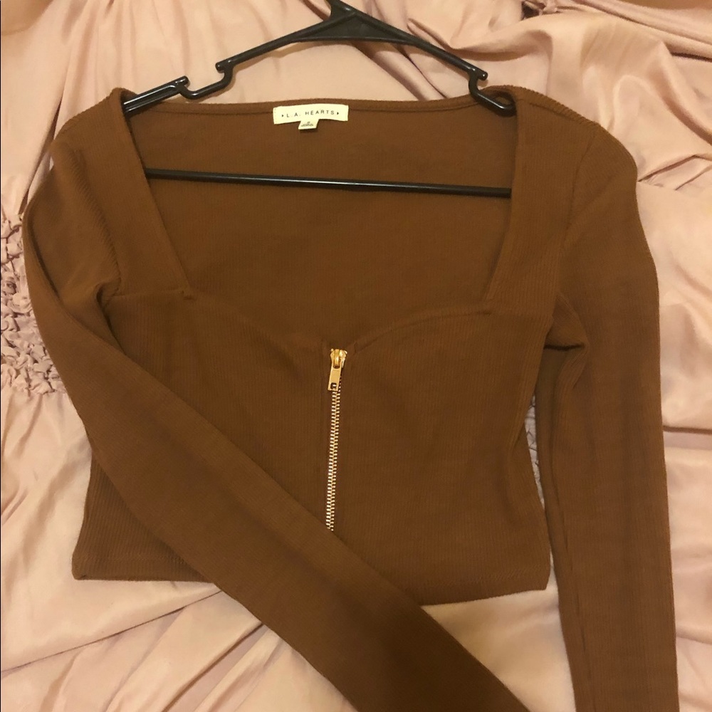LA HEARTS ZIPPER RIBBED CROP TOP